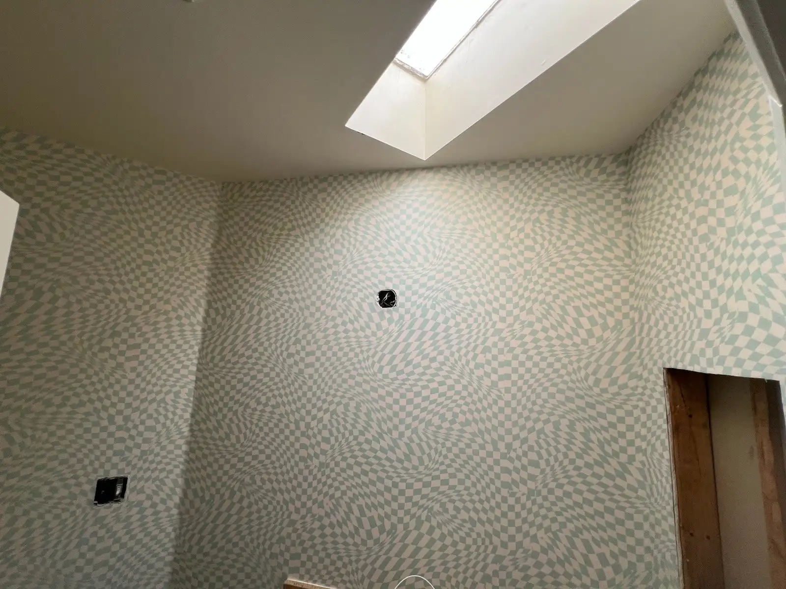 Luxury wallpaper in a Los Angeles living room