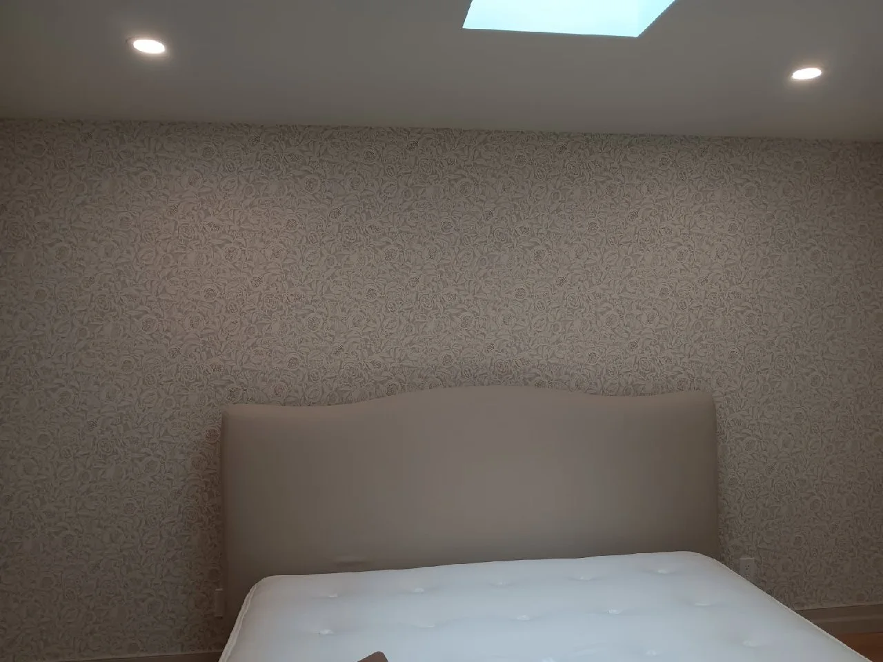 Professional wallpaper installation in Long Beach, CA