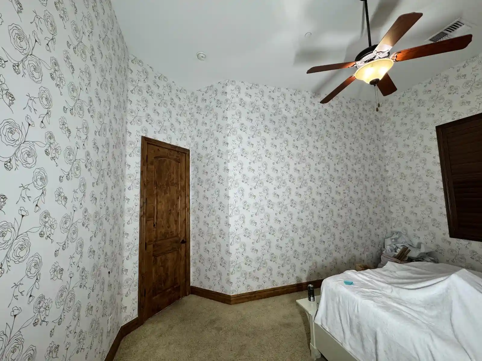 Professional wallpaper installation in Santa Clarita, CA